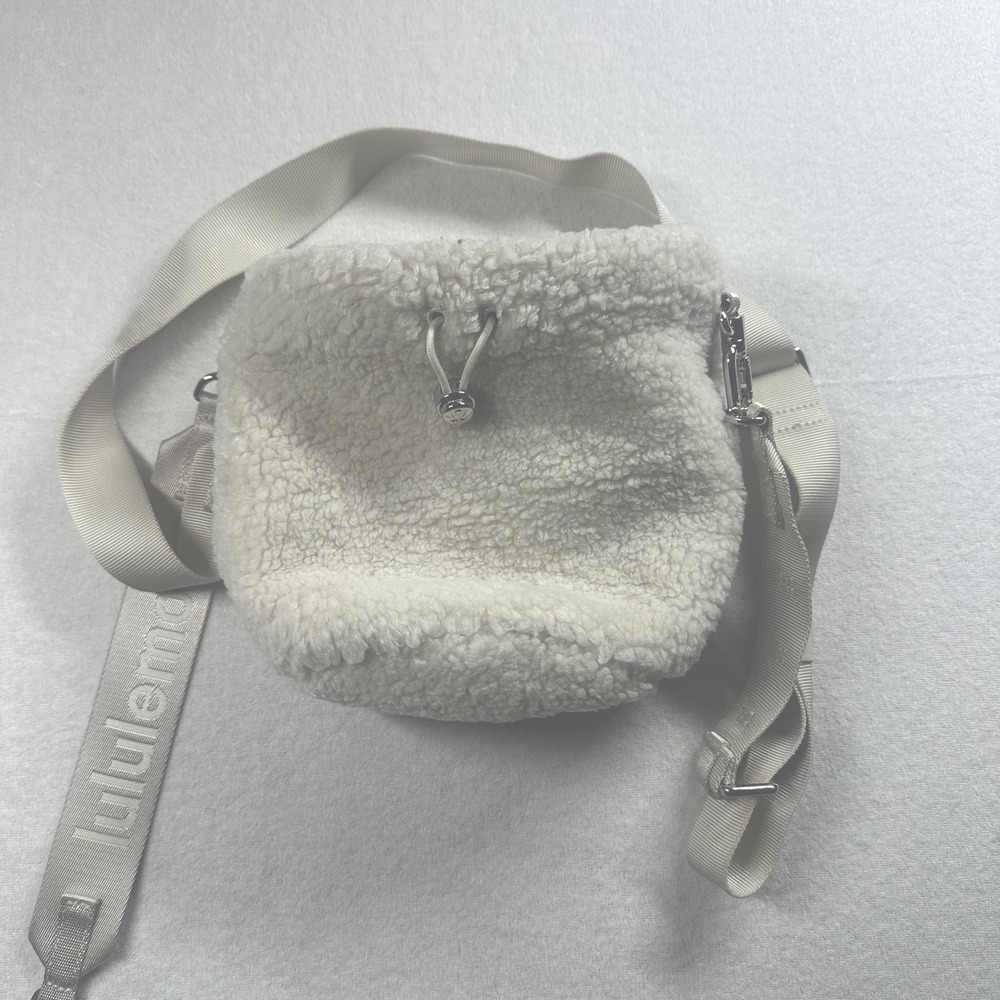 Lululemon Fleece Sherpa Crossbody Bucket Bag White Opal Adjustable‎